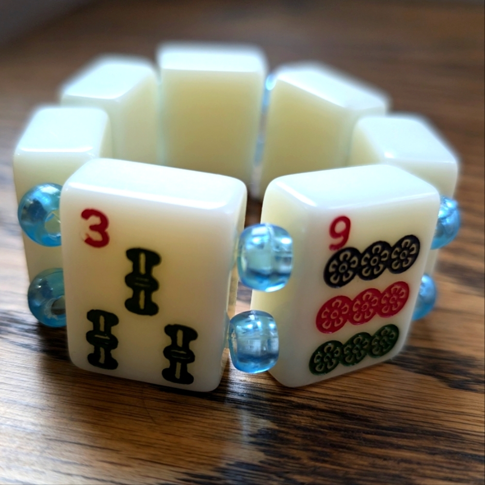 MAH JONG Tile stretch bracelet with blue pony beads